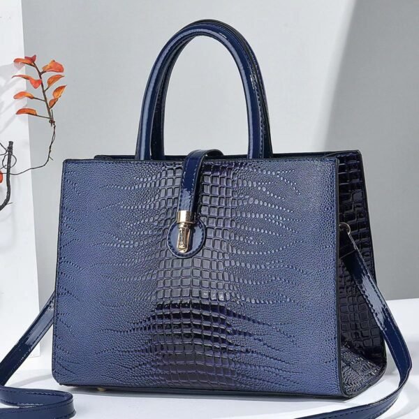 0D70CC67-DE84-4BB1-AA58-F28DB67FDE12.jpeg Adezah bag