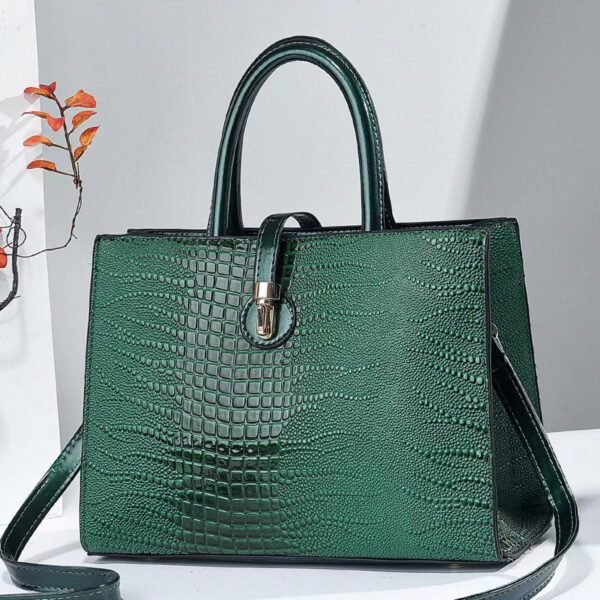 3C5D47B5-BADF-42B9-885D-13691929E32F.jpeg Adezah bag