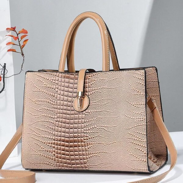 50F07E57-8CD7-405A-A634-6EEE0555B3C9.jpeg Adezah bag