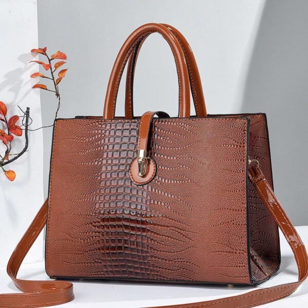 AB1D42F0-B550-4E7D-BDBE-FFA611A4E6E9.jpeg Adezah bag