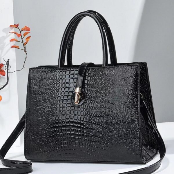 B62DFB57-91C4-41CE-A9BE-69521070C2BE.jpeg Adezah bag