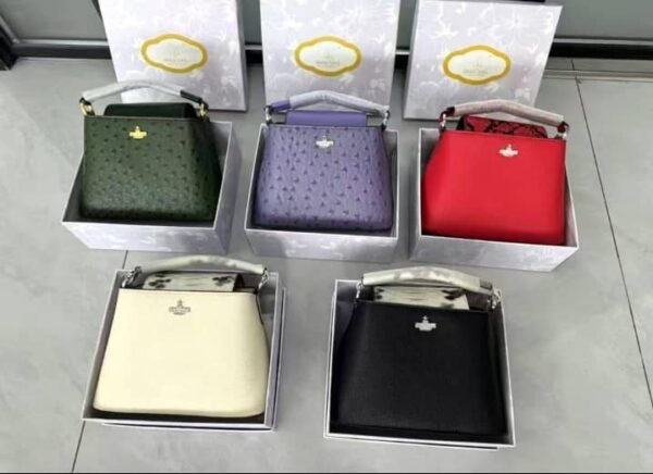 a035bd0c-4d93-4027-bceb-5ec55b395418 COACH R (boxed)