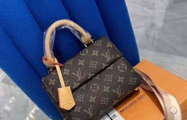 bf576d83-2416-43af-8ad0-151fb53208c4 LV D (boxed)