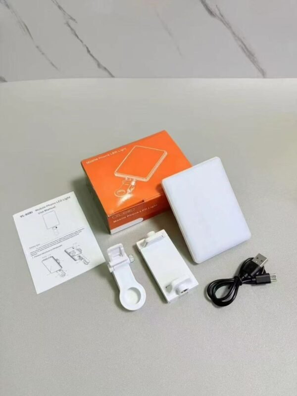 083f77da-a2f4-4fd7-b999-fbbaccf41f1f Influencer light