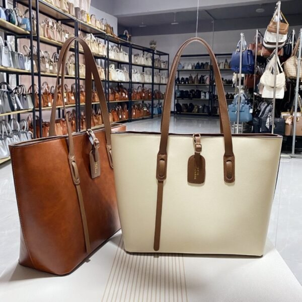 Maxi leather bag